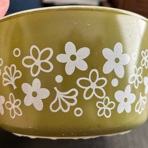 Spring Blossom/Crazy Daisy Pyrex Casserole 1qt